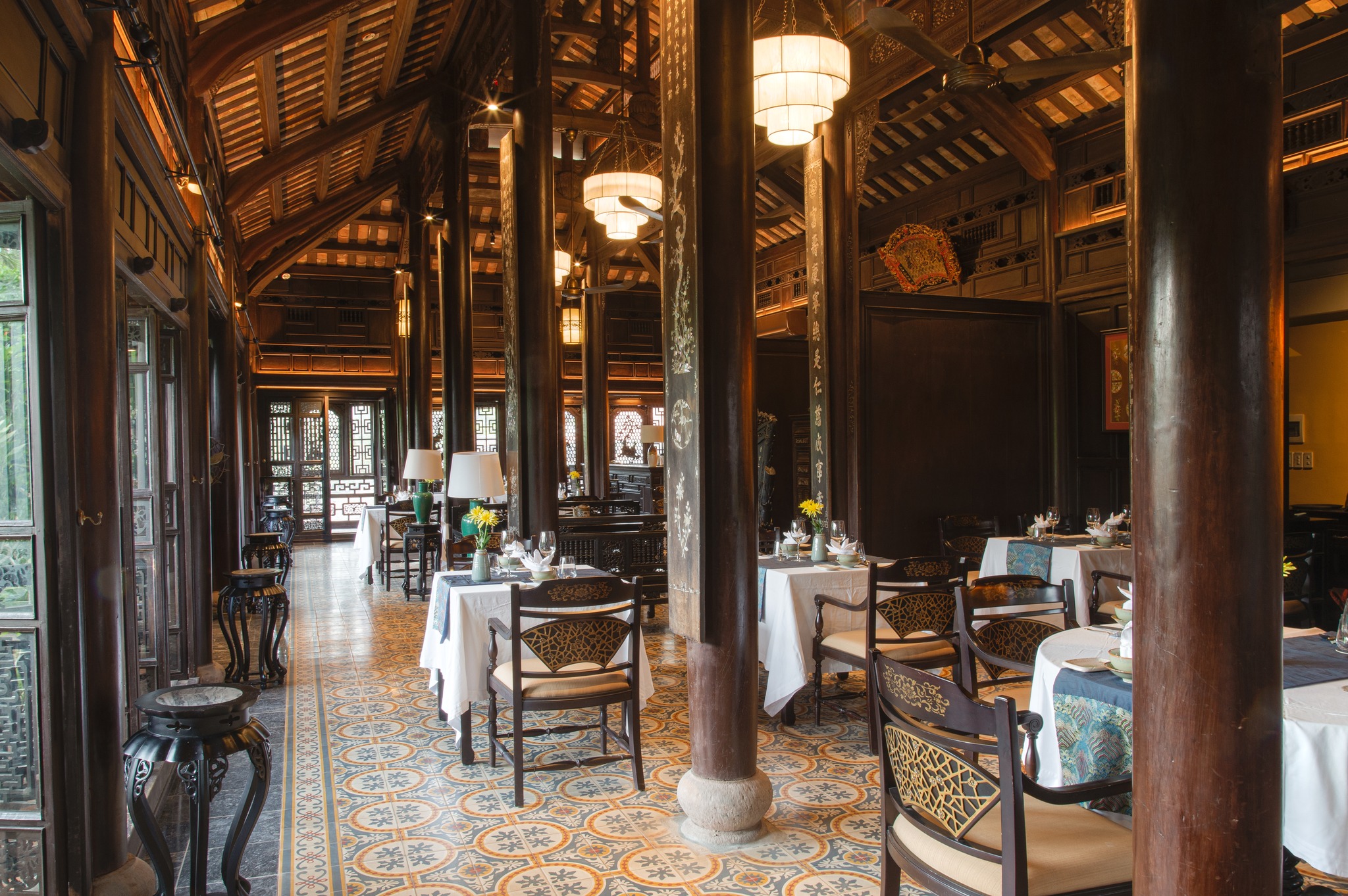 10 Restaurants Favorite by Tourists in Hue